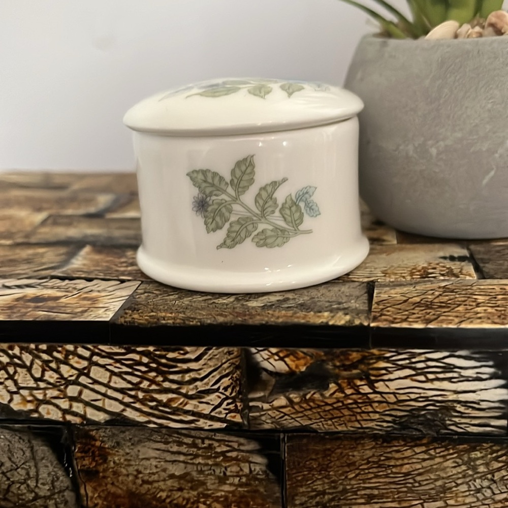 WEDGWOOD Bone China Clementine Pill Box - Picture 4 of 9